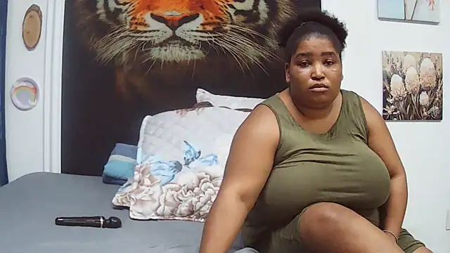 MassiveBoobsxxxx live sex cam