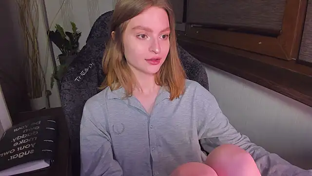 MollyRufous's cam snapshot