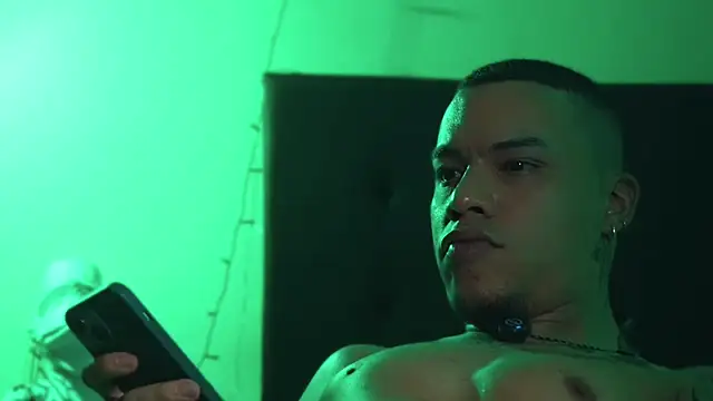 AlphaMasterXxx live sex cam