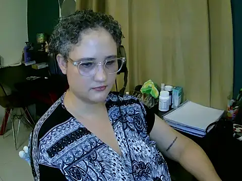 lolalicious_7583's cam snapshot