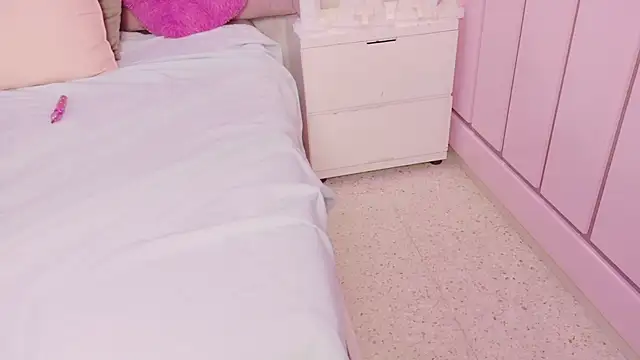 EllieNeptune_'s cam snapshot