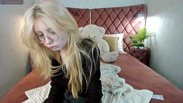 Grace_blush's cam snapshot