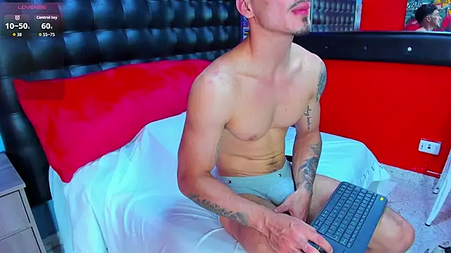 Big_valentinhunk7's cam snapshot