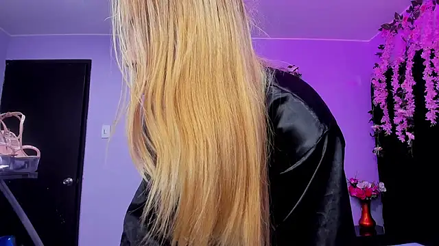 Dakota_Angell_'s cam snapshot