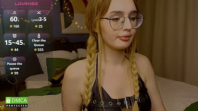 AdeLuna's cam snapshot