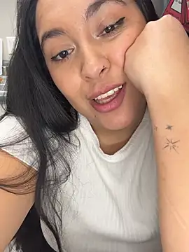 latina_curvy22 live sex cam