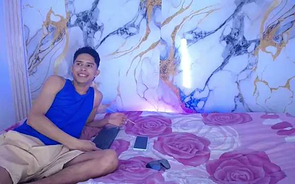 Damian_and_theo's cam snapshot