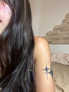 littlethyy live sex cam