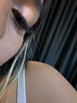 Cami_Leon2's cam snapshot