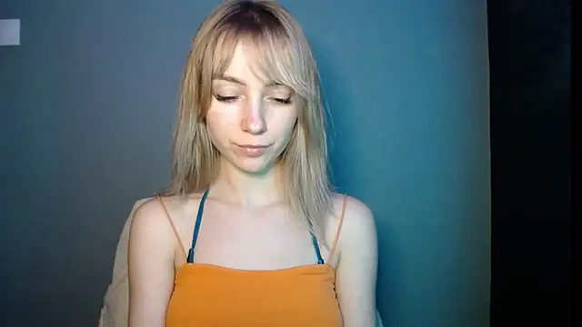 LuciaYoung's cam snapshot