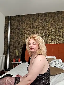 LittleCurlyGirl's cam snapshot