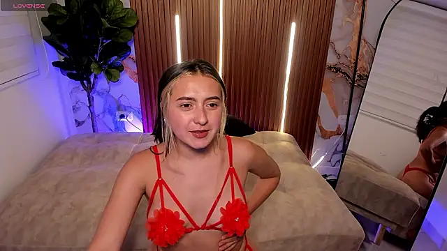 Giselle_Laurens_'s cam snapshot