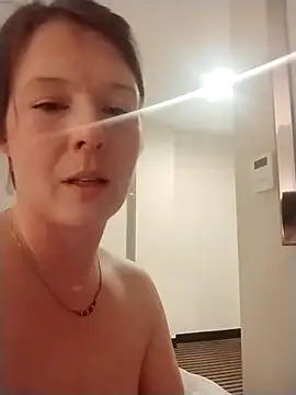 CUMFOREVERY1nTitTiES2 live sex cam