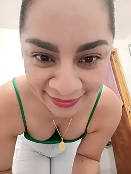 luna_pinky's cam snapshot