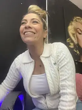 viktoria_davis_'s cam snapshot