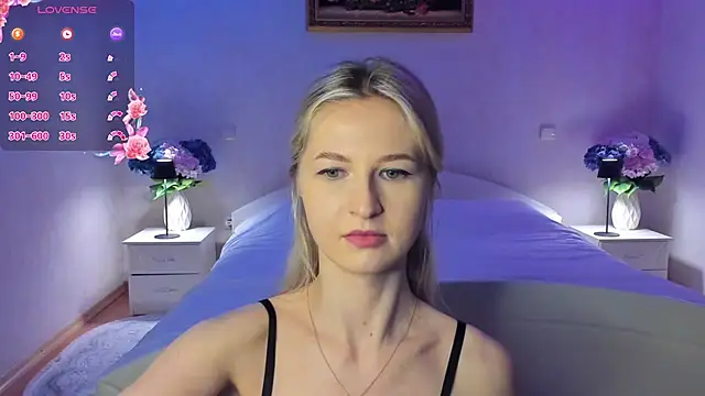 Julie_Blaze's cam snapshot