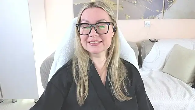 ElyaSoftTemptation's cam snapshot