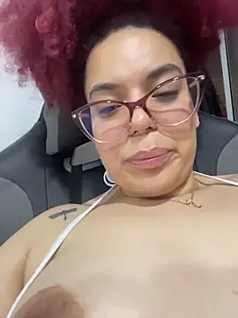 Leyah__ live sex cam