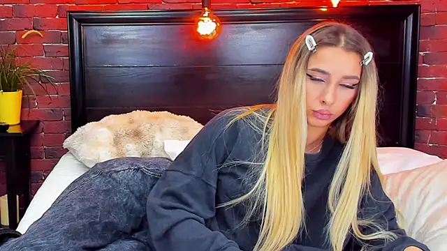 ChristynaRoss live sex cam