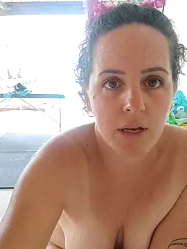 emiliemilf live sex cam