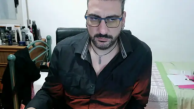 Italian_dark_desire's cam snapshot