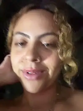 Chloe_Leaozinho's cam snapshot