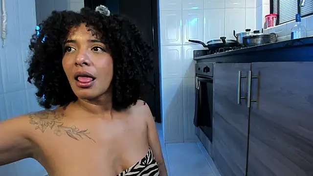 bronzetease live sex cam