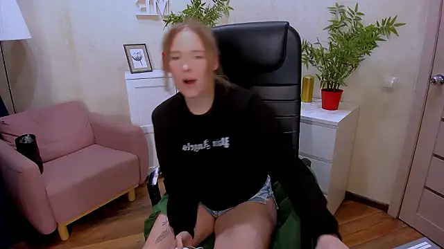 _fiona_Love's cam snapshot