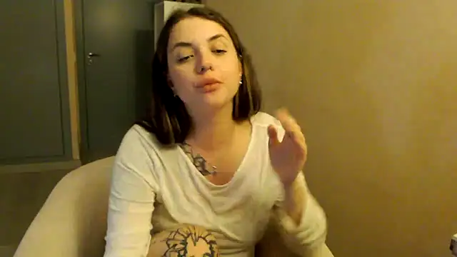 JuliaGraceOF's cam snapshot