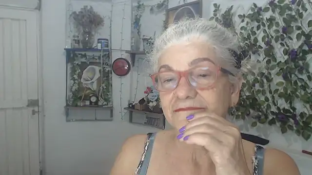 FunnyGrandma live sex cam