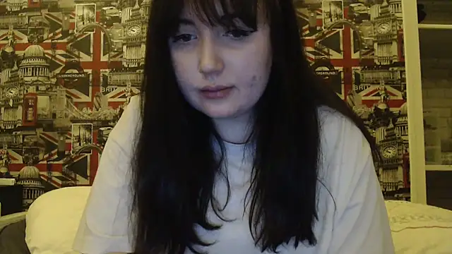 Lynylou live sex cam