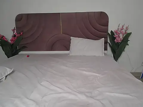 Husan-e-Jasmine's cam snapshot