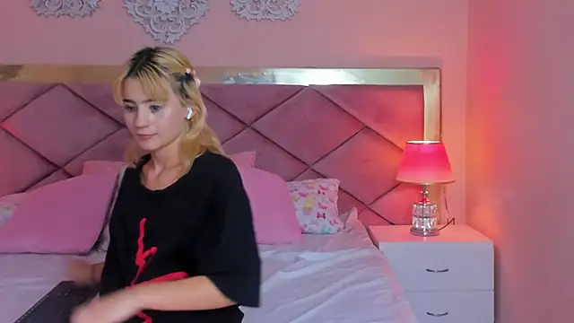 ChloeLaurentt's cam snapshot