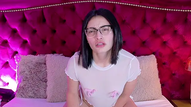 ZaraGold live sex cam