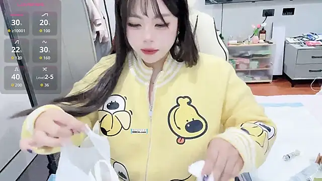 22Momo- live sex cam