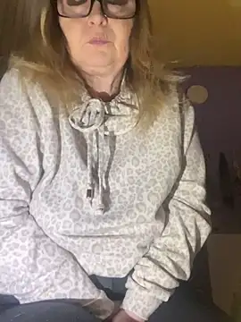 Irina2909@xh live sex cam