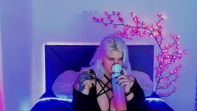 JoannLowe's cam snapshot