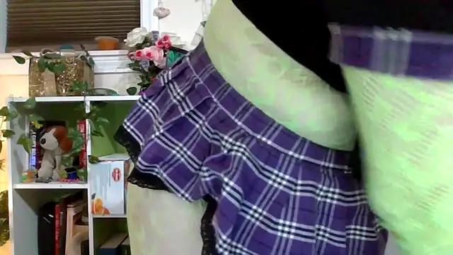 AverageRose's cam snapshot