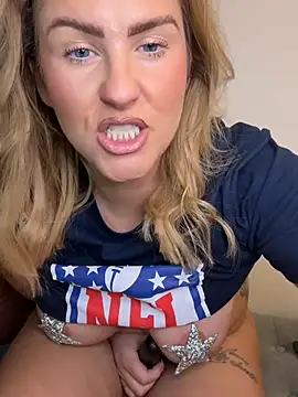 Charleigh_xx's cam snapshot