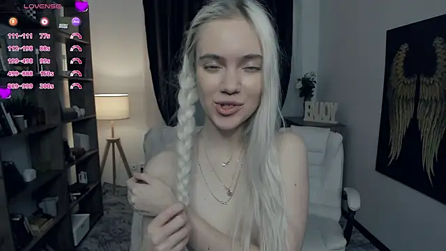 KristalCrowner live sex cam