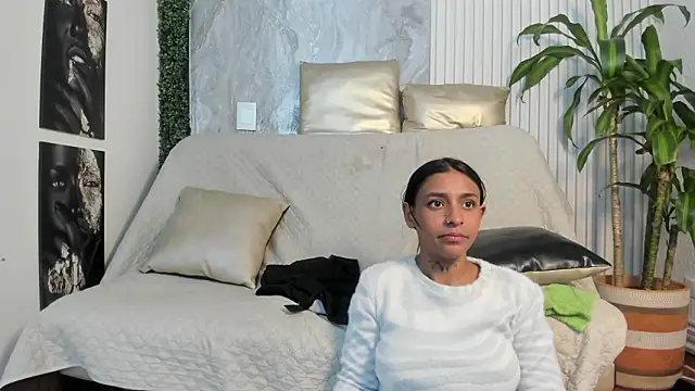 LesliePetit's cam snapshot