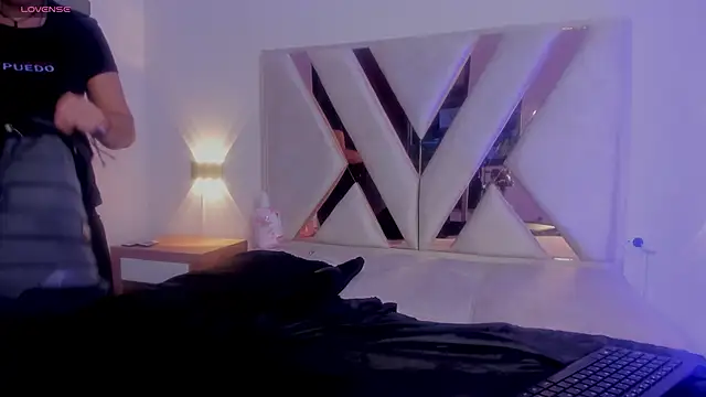 _Zoe_rouse_'s cam snapshot