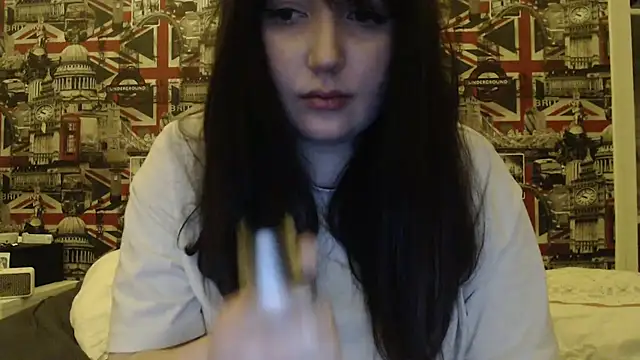 Lynylou live sex cam