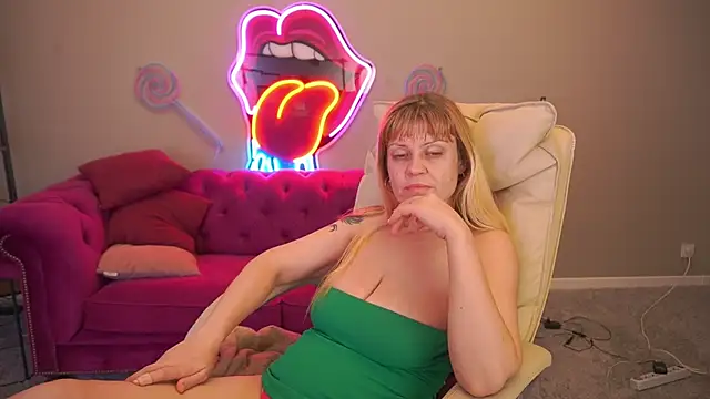 BellaLaPetit's cam snapshot