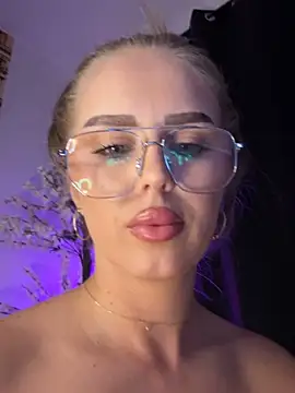 AubrieleRouj1's cam snapshot