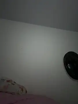 EmmiiGlow's cam snapshot