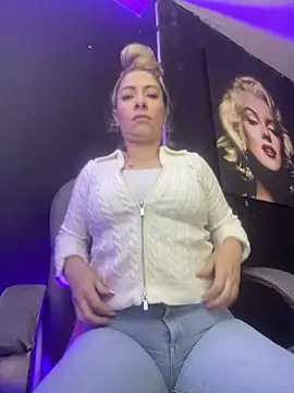 viktoria_davis_'s cam snapshot