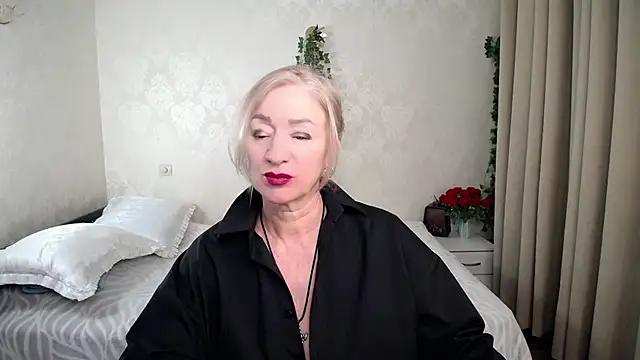 hunters_woman's cam snapshot