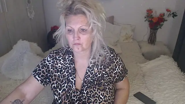 Divineblond live sex cam