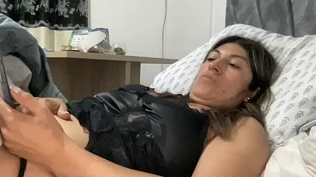 LunaBeya live sex cam